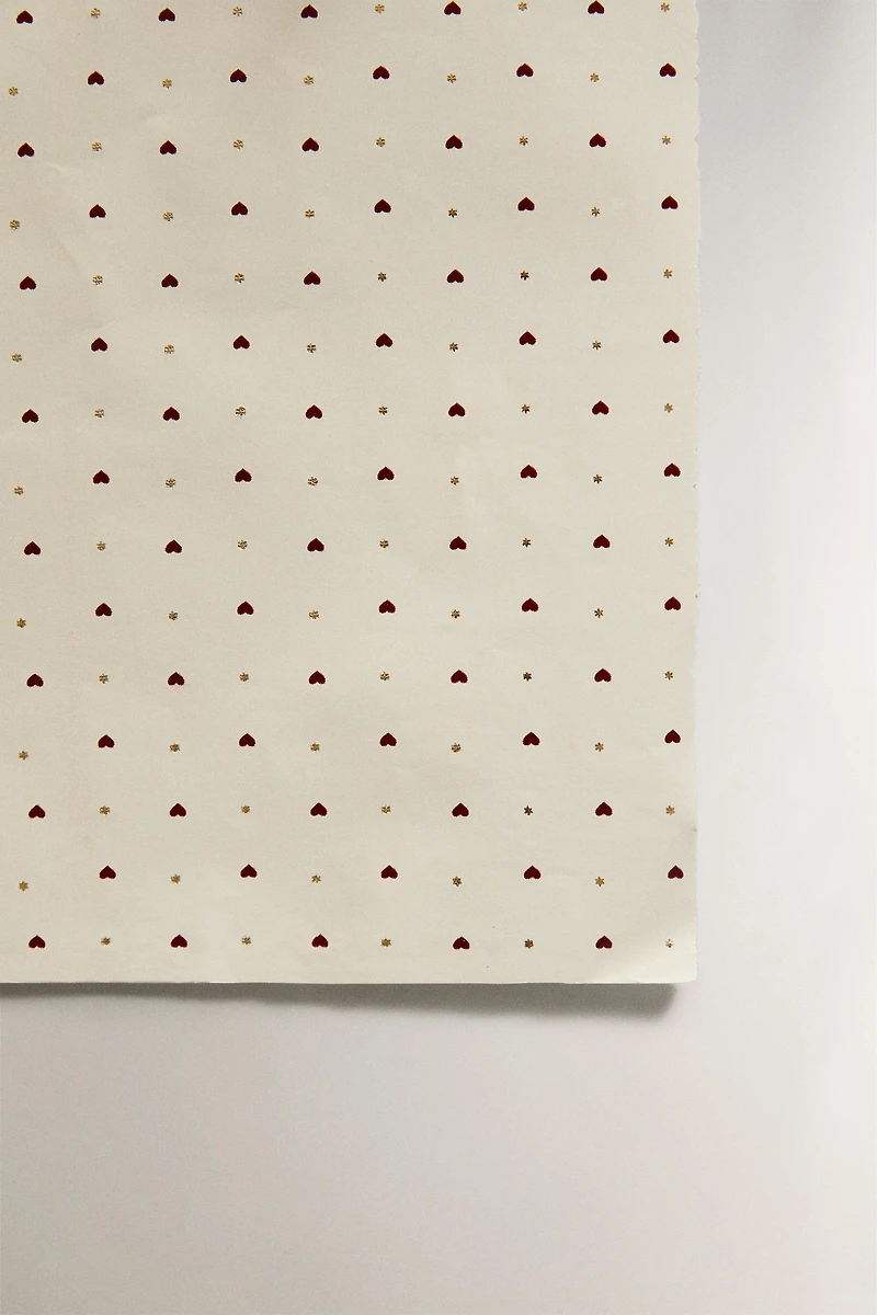 CHRISTMAS WRAPPING PAPER WITH HEARTS