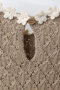 CROCHETED FLOWER KNIT TOP