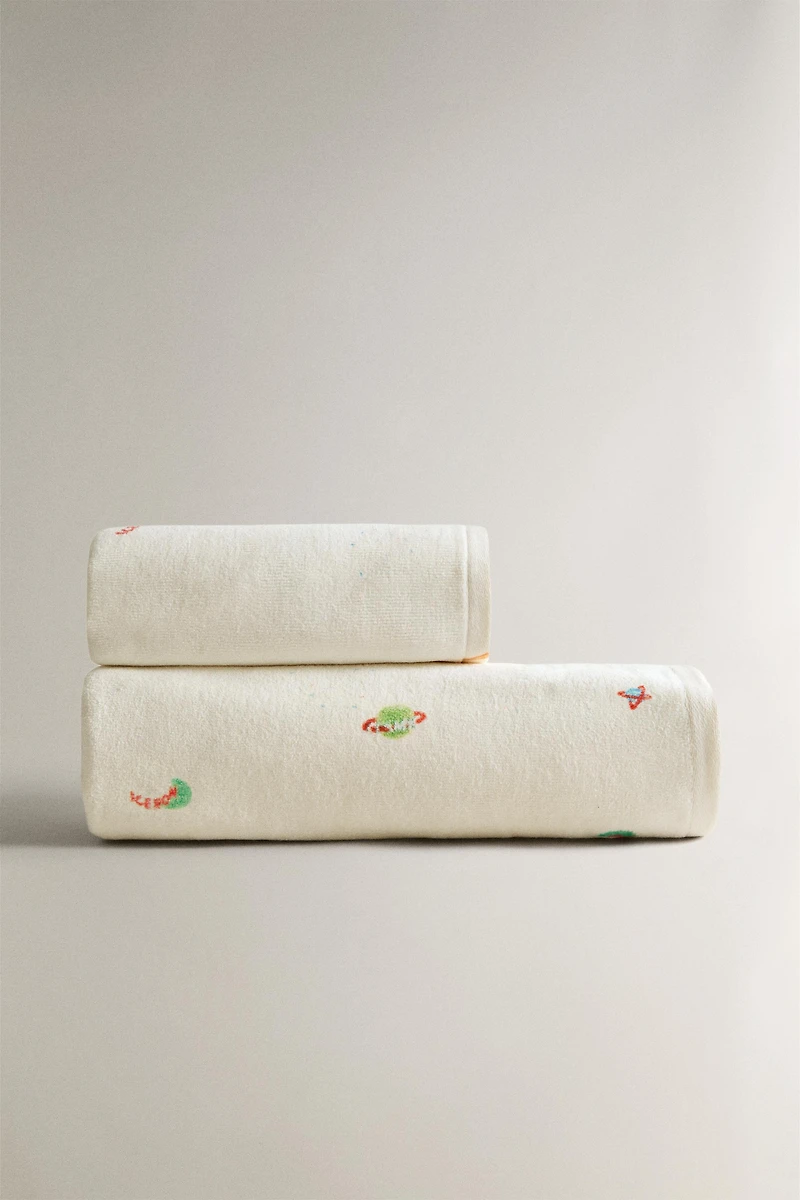 KIDS' PLANET BATH TOWEL