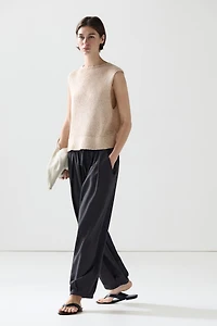Voluminous wide-leg pleated trousers