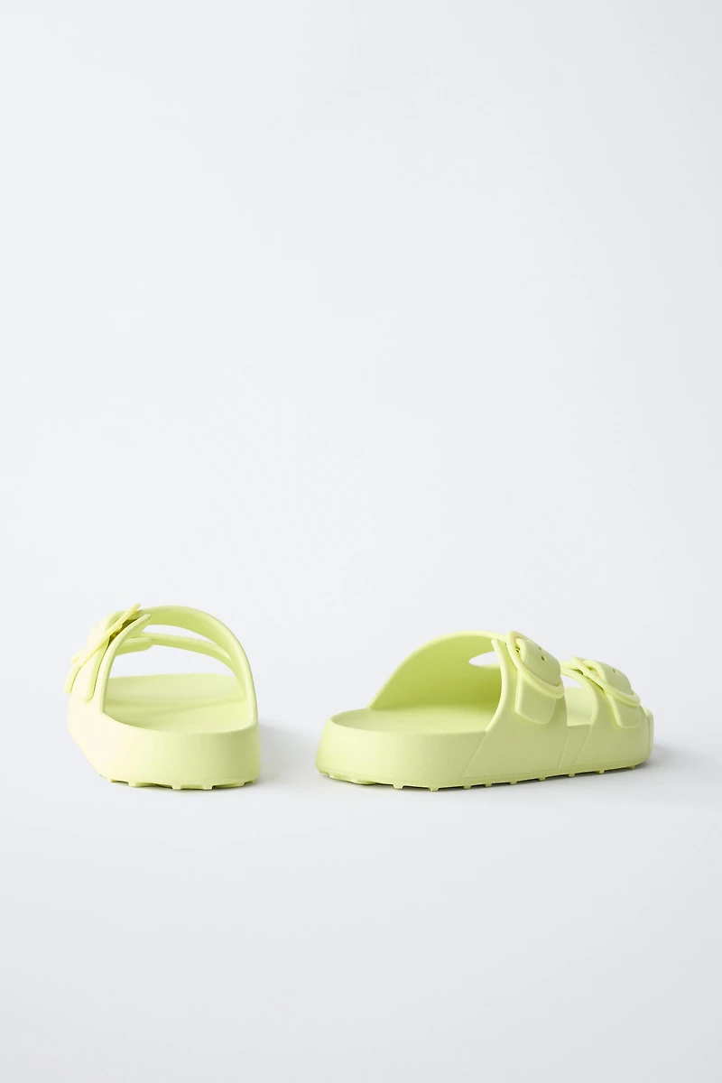RUBBERIZED BUCKLED SANDALS