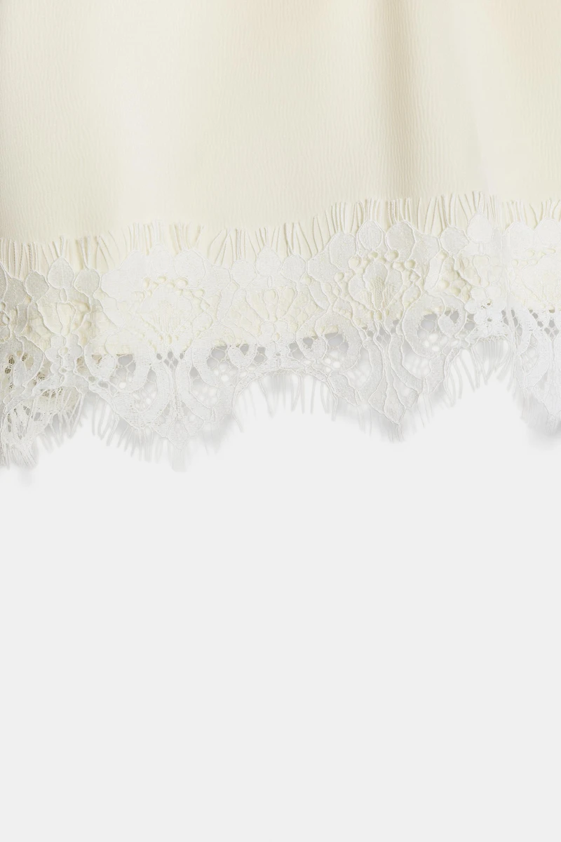 SHORT SATINÉ ET DENTELLE