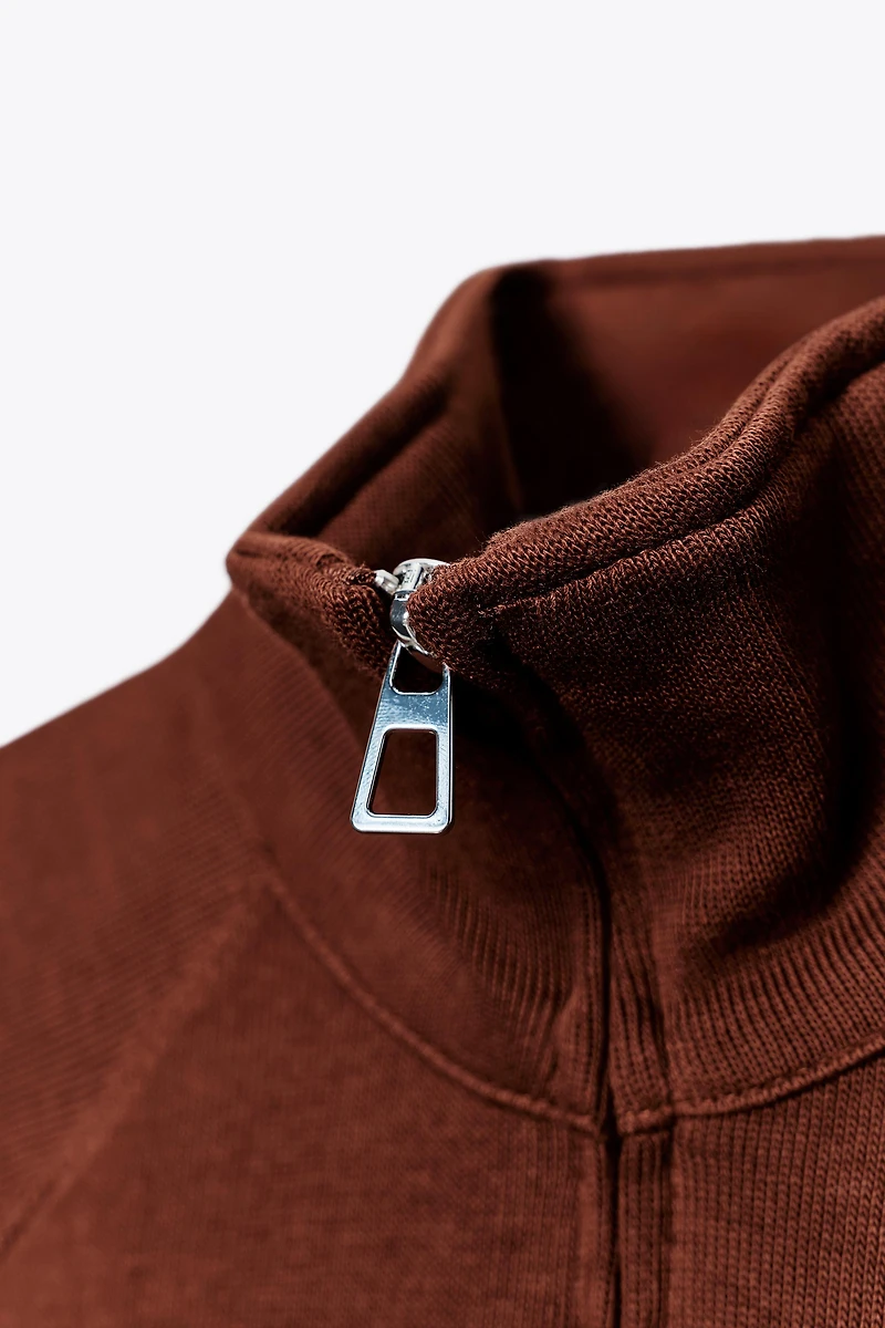 SOFT ZIP SWEATSHIRT