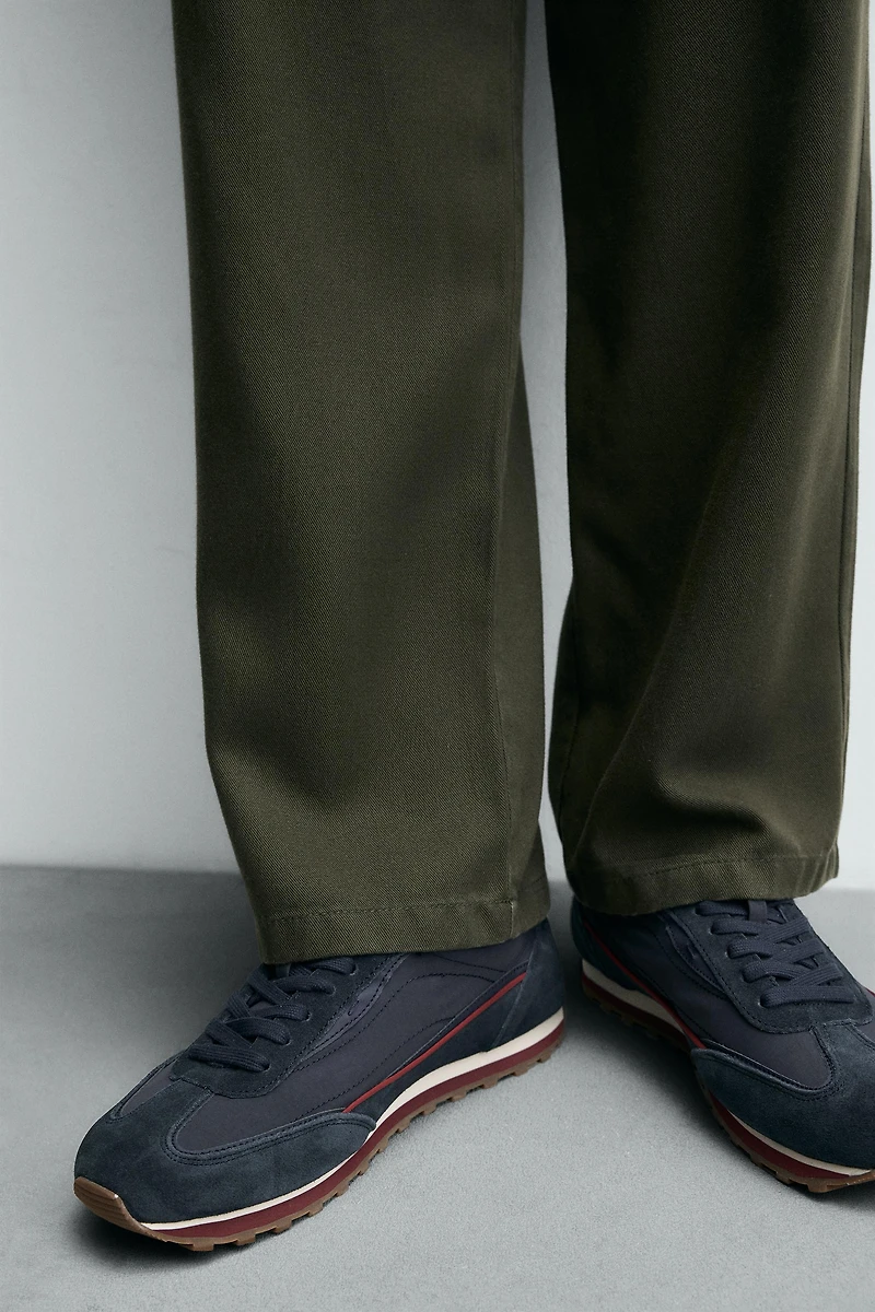 CASUAL SNEAKERS