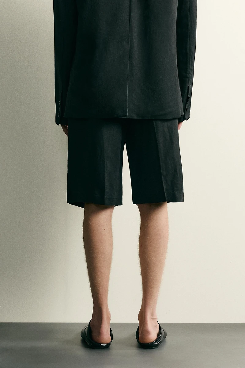 TEXTURED PLEATED SUIT SHORTS