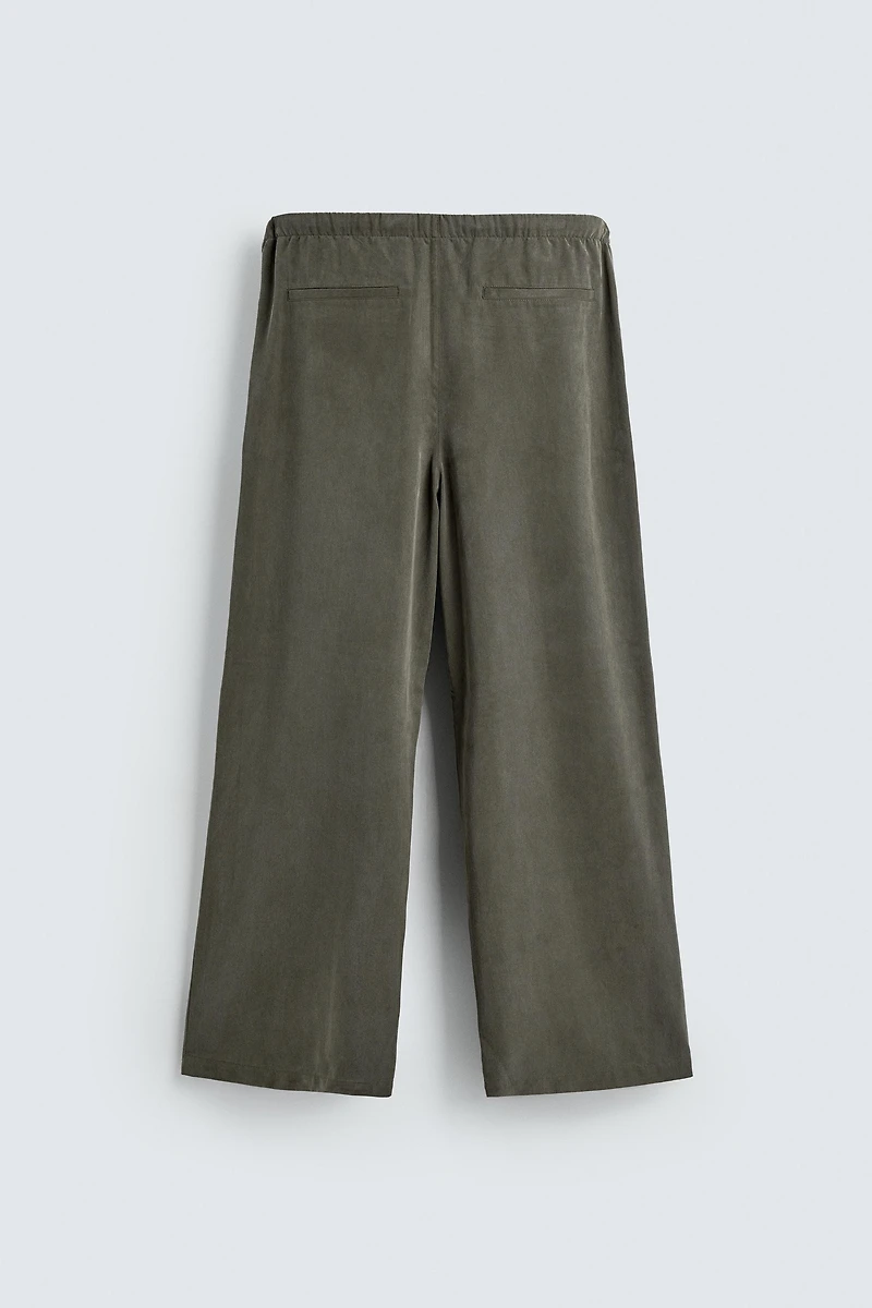 RELAXED FIT FLOWY PANTS