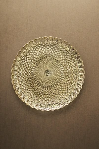 CHRISTMAS TEXTURED GLASS CHARGER