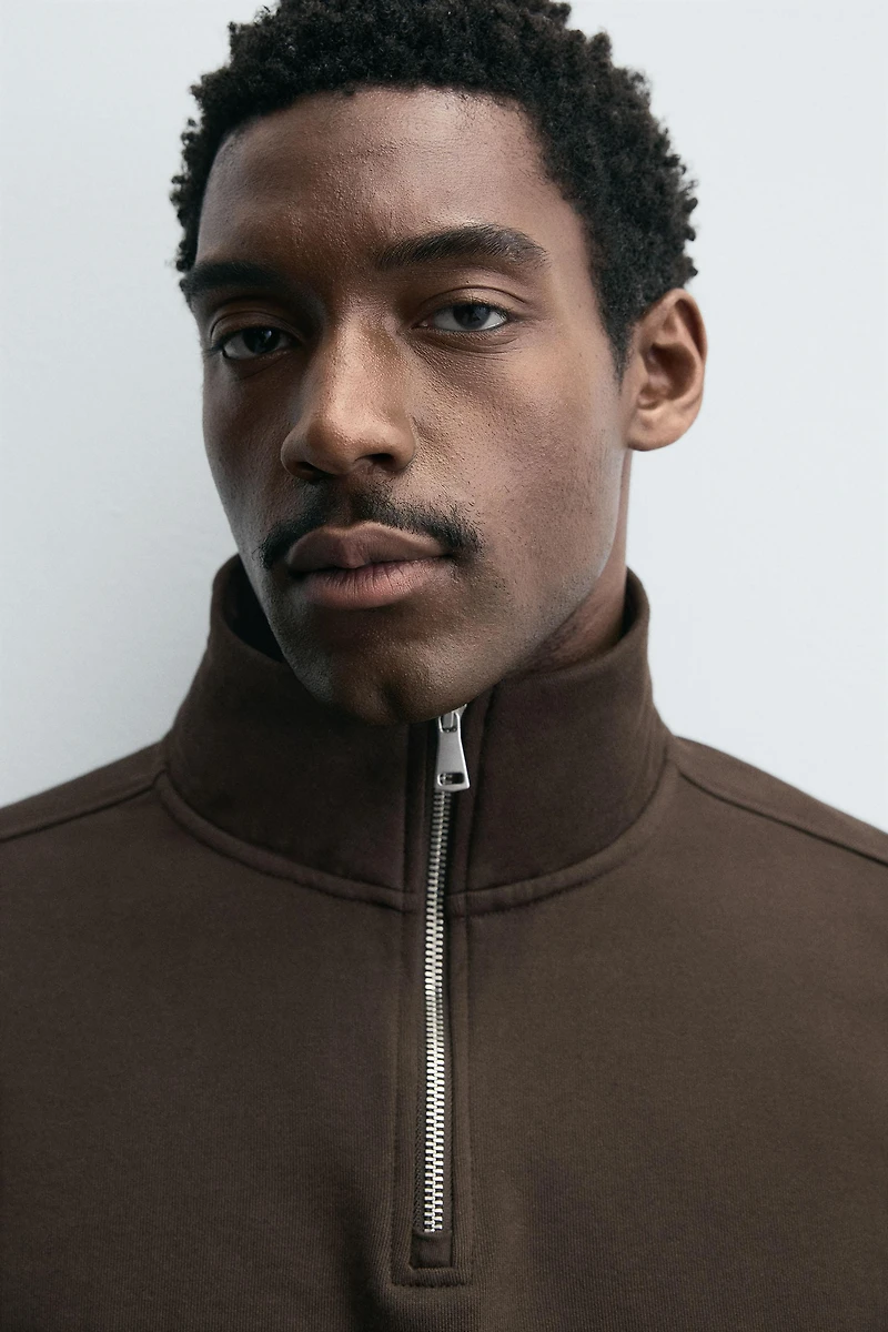 BASIC QUARTER-ZIP SWEATSHIRT