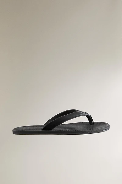 SANDALES ENTRE-DOIGTS EN CUIR