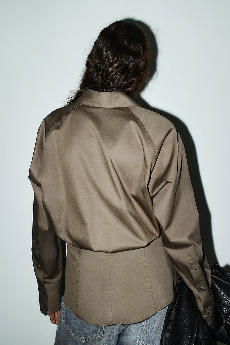 FITTED HEM SHIRT
