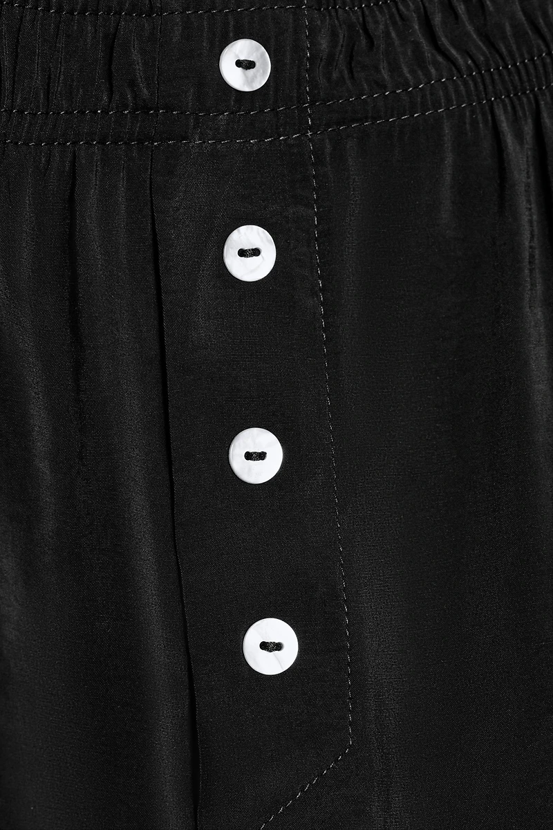 FLOWY SHORTS WITH ELASTIC WAIST AND BUTTONS