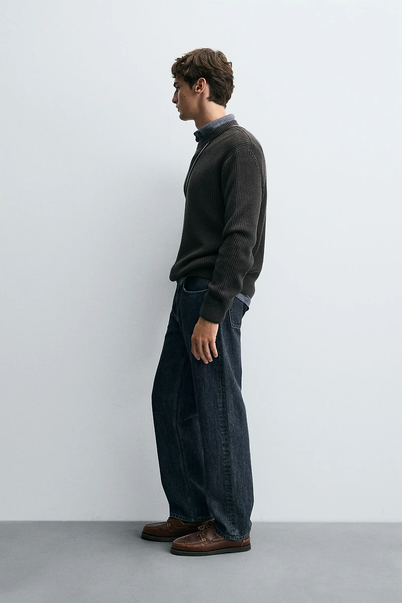 RIBBED TEXTURED SWEATER