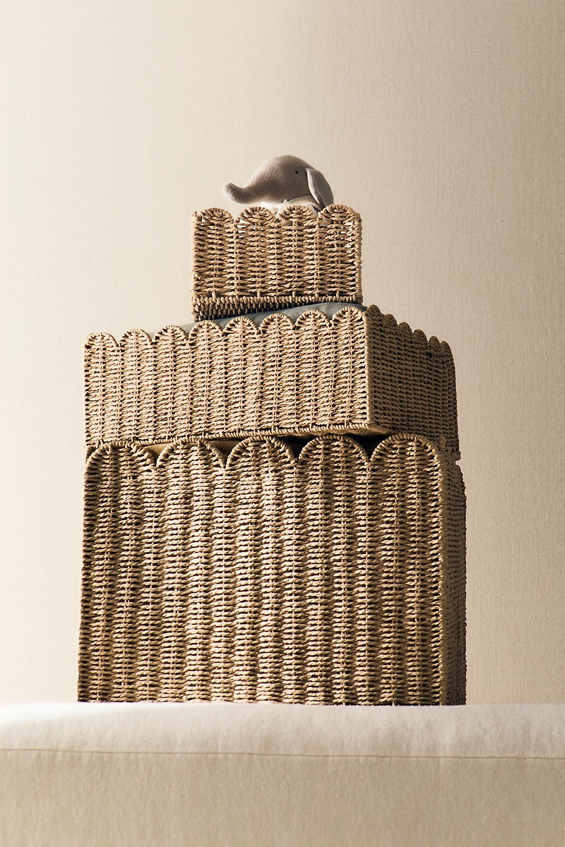 SMALL SCALLOPED BASKET