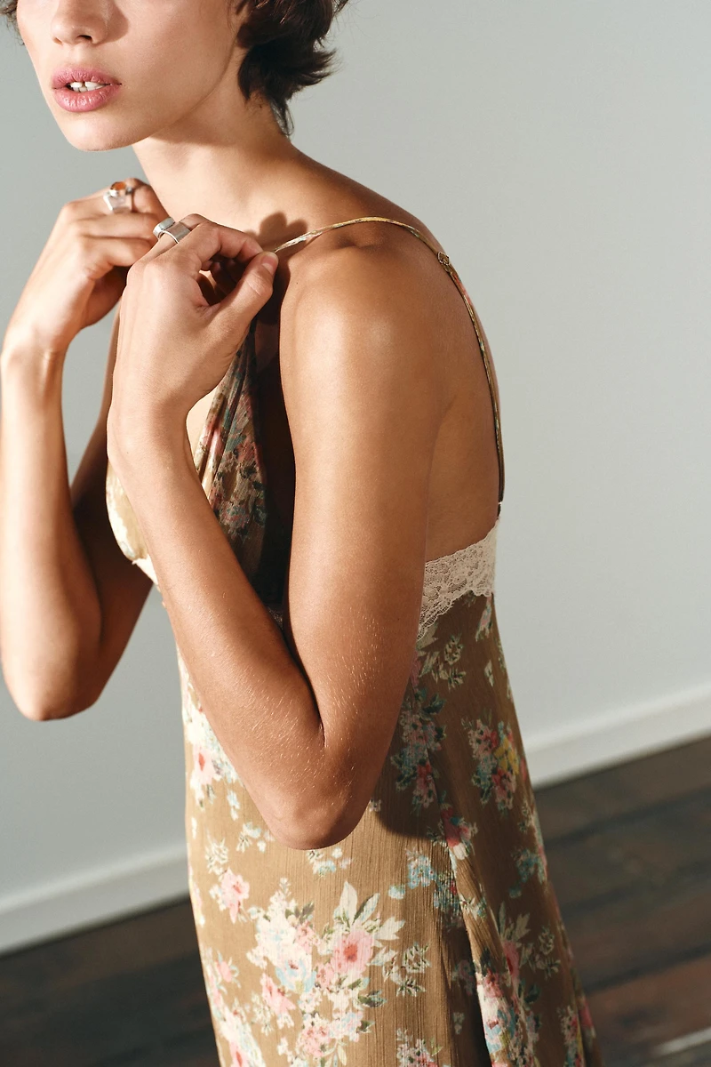FLORAL PRINT LACE MIDI DRESS