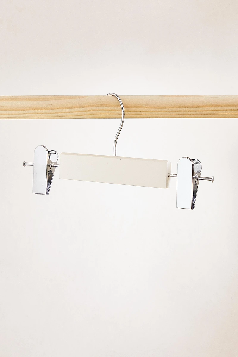 KIDS’ WOODEN HANGERS WITH CLIPS (PACK OF 3)