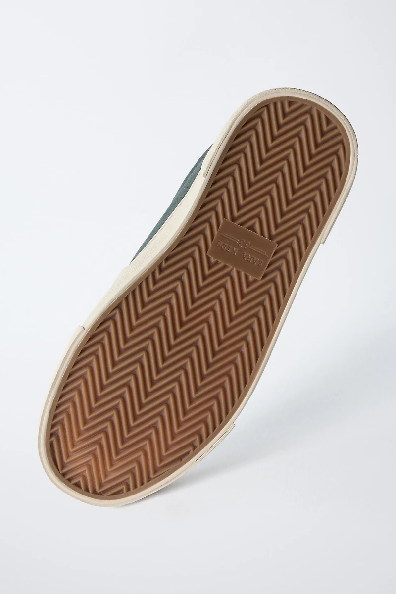 SKATER SNEAKERS