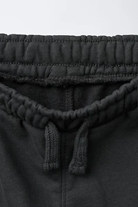 SHORT SLEEVE SWEATSHIRT AND JOGGER PANTS SET TEXT