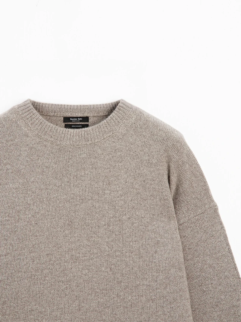 100% cashmere oversize knit sweater