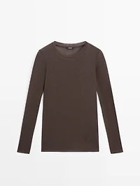 100% cotton T-shirt with neckline detail