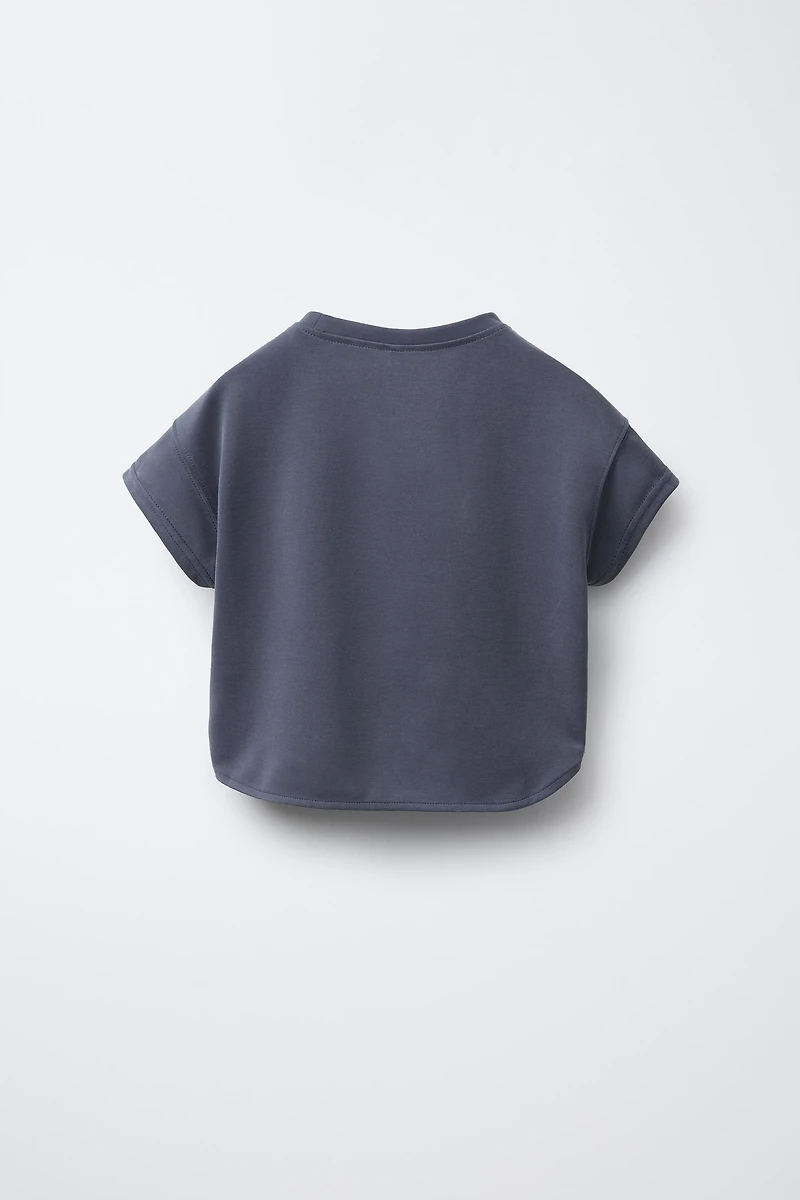 FLOWY TEXT T-SHIRT