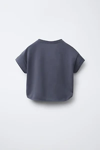 FLOWY TEXT T-SHIRT