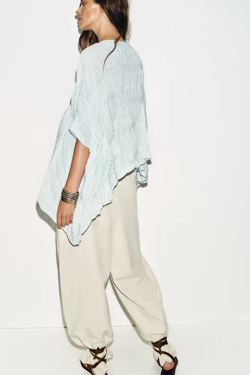 TEXTURED CAPE TOP