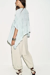 TEXTURED CAPE TOP