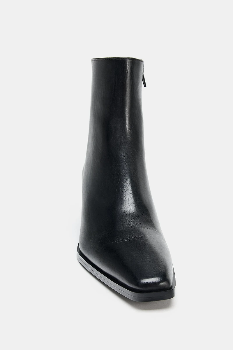 BOTTINES LARGES EN CUIR
