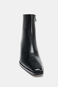 BOTTINES LARGES EN CUIR
