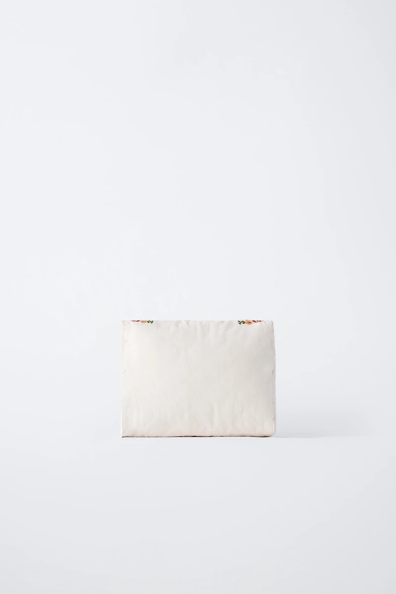 EMBROIDERED TOILETRY BAG