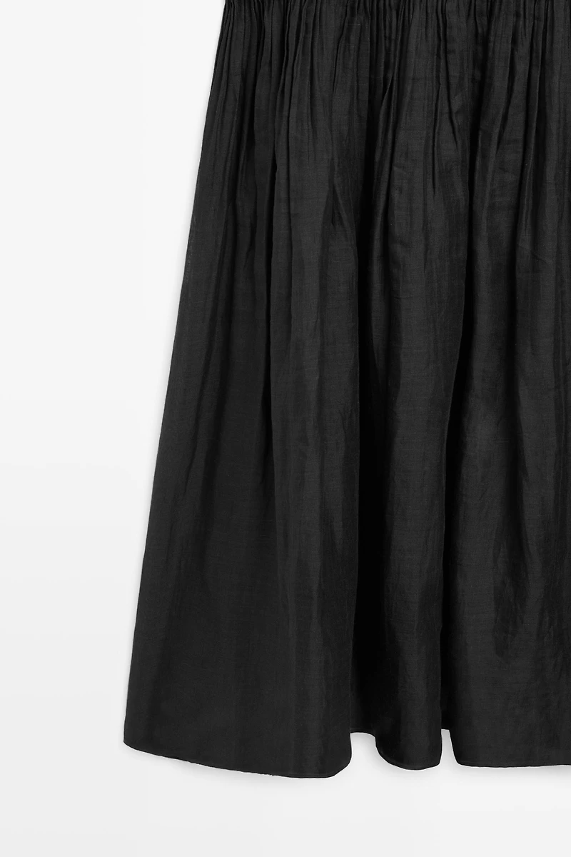 Robe midi fluide brodée avec smocks