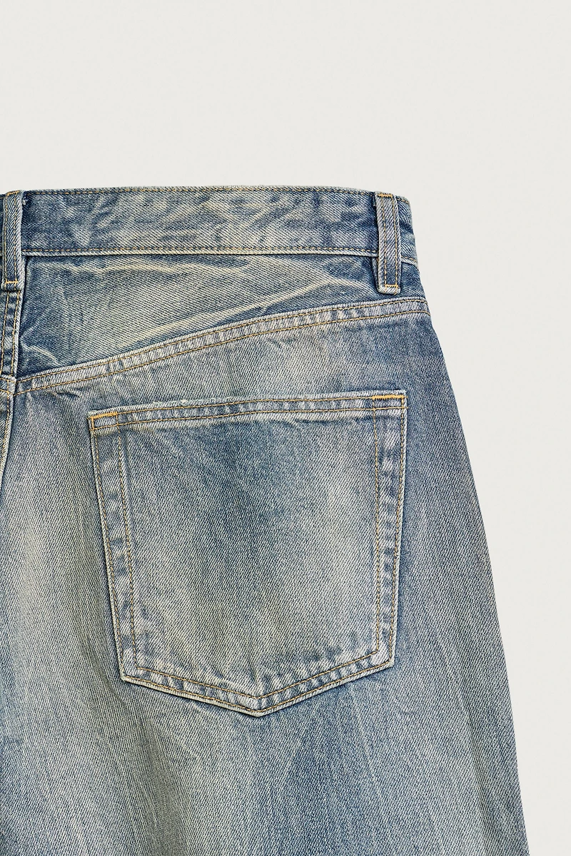 LOOSE FIT JEANS