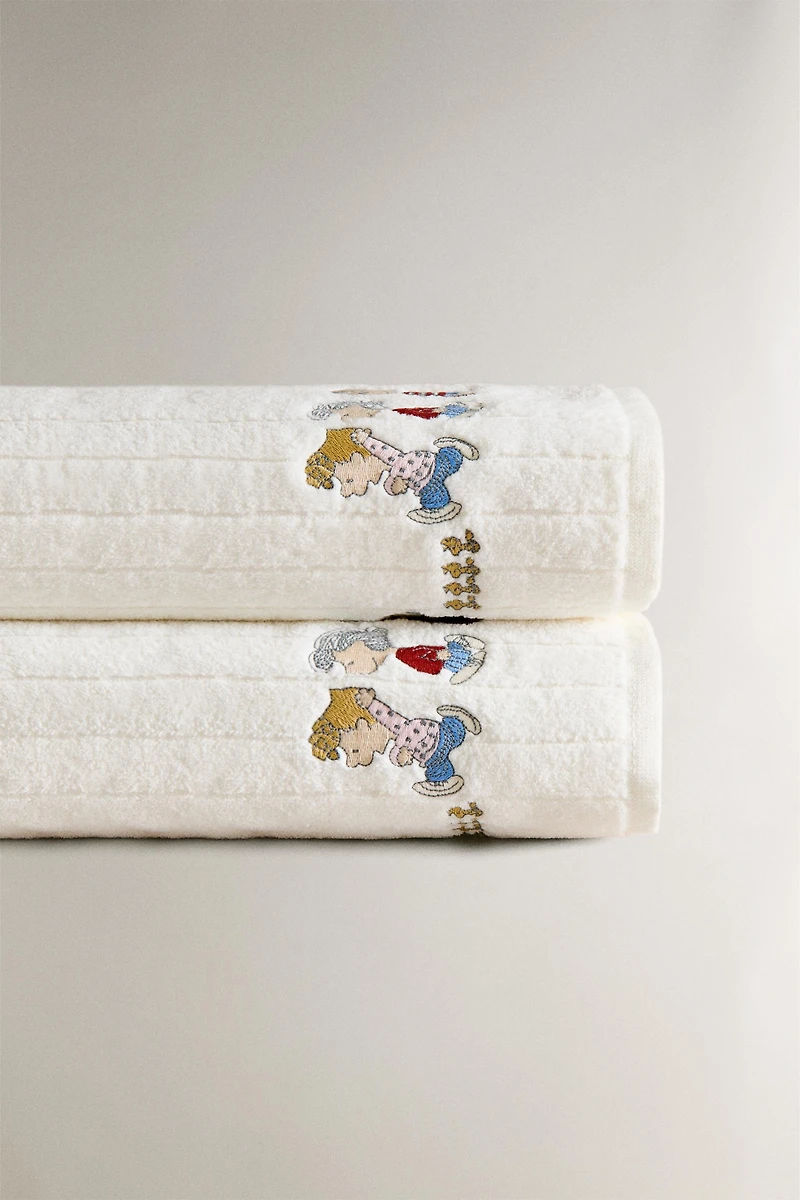 CHILDREN’S VELOUR PEANUTS™ BATH TOWEL