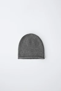 BONNET EN MAILLE AVEC LAINE