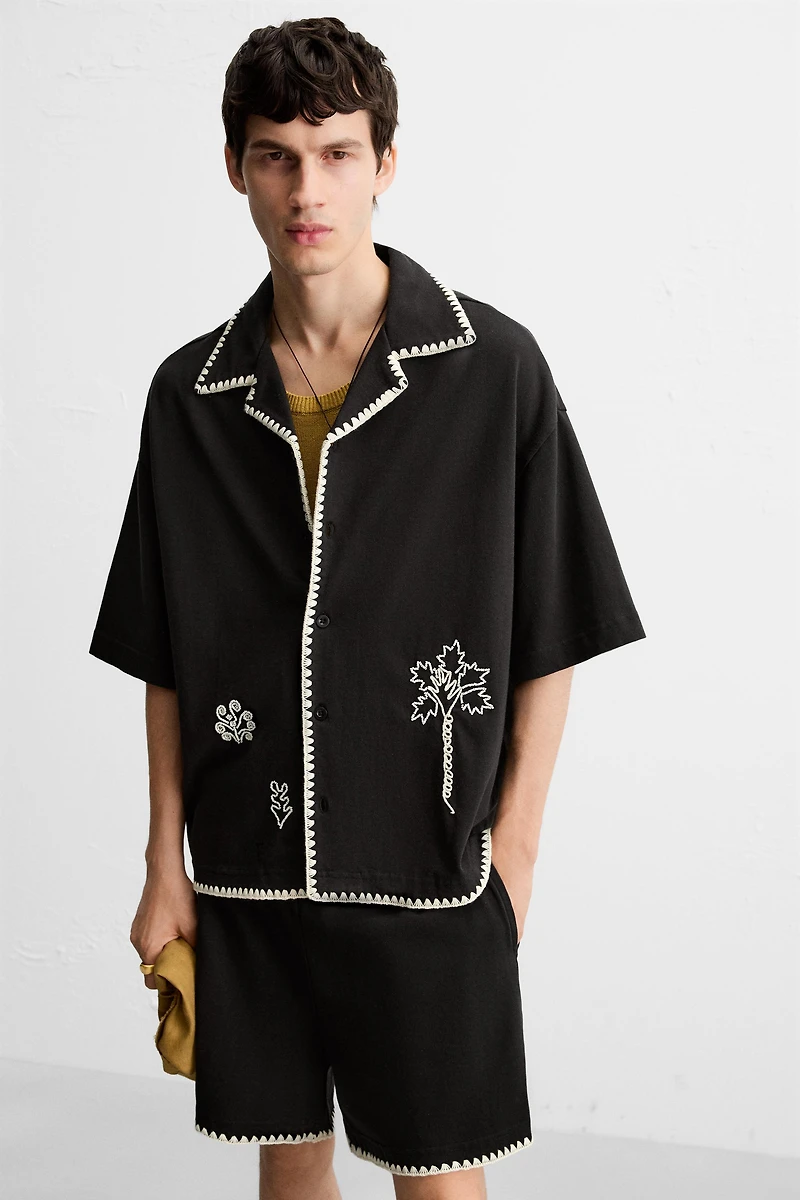 CONTRAST EMBROIDERY SHORTS