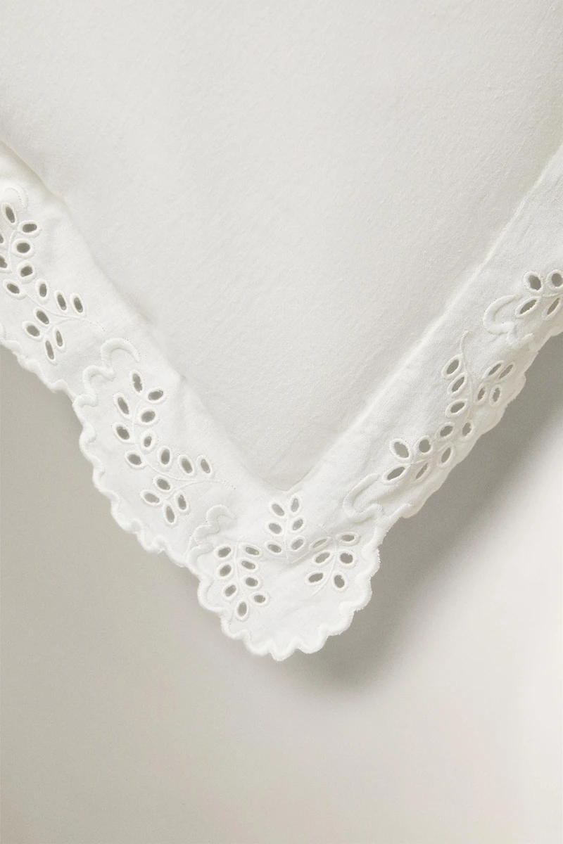EMBROIDERED SCALLOP PILLOWCASE