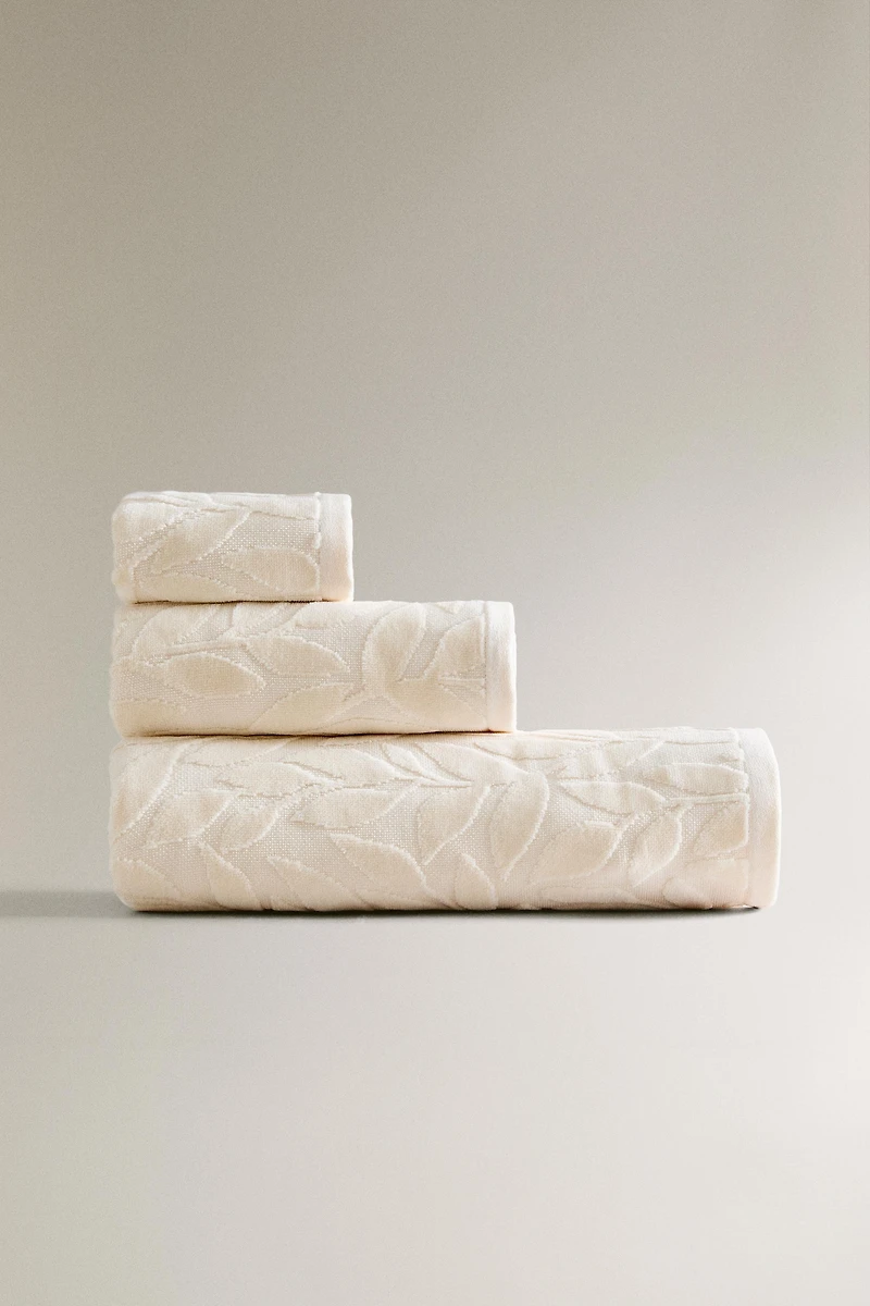 VELOUR JACQUARD BATH TOWEL