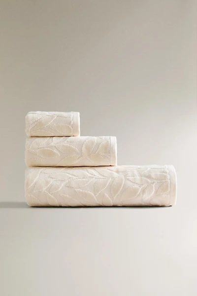 VELOUR JACQUARD BATH TOWEL