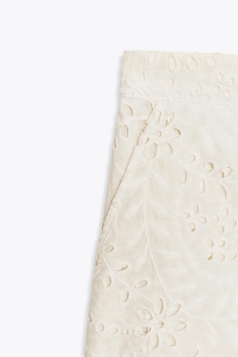 ZW COLLECTION PERFORATED EMBROIDERY BERMUDA SHORTS