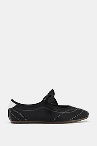 SPORTY TOPSTITCHED BALLET FLATS