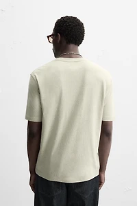 TEXTURED T-SHIRT