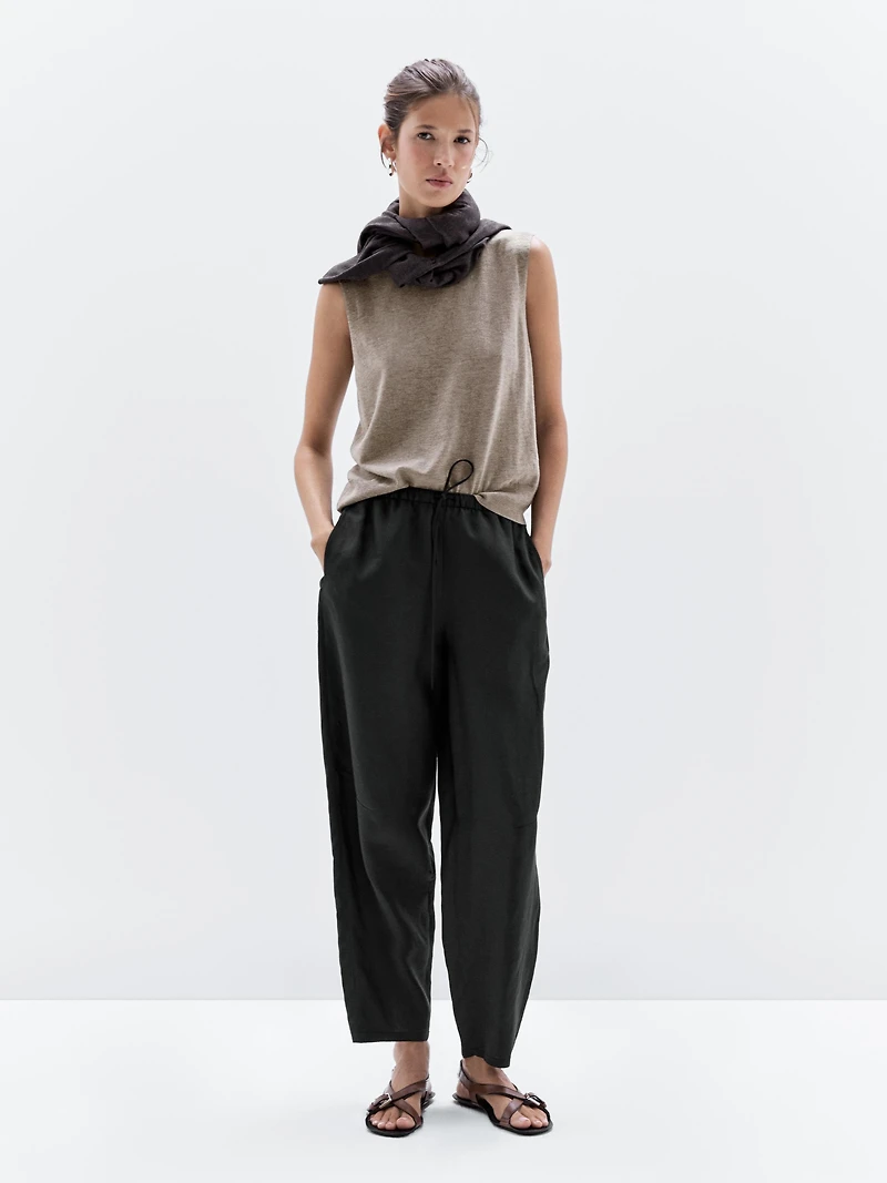 Cropped wool blend waistcoat with a round neck
