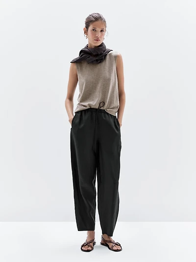 Cropped wool blend waistcoat with a round neck