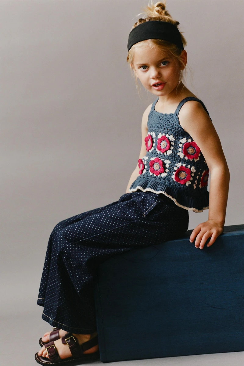 TOP EN MAILLE ET CROCHET FLEURI