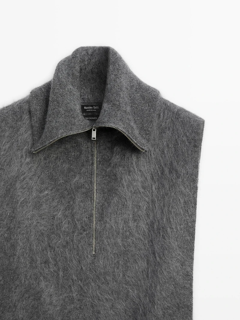 Long 100% cashmere zipped chest bag