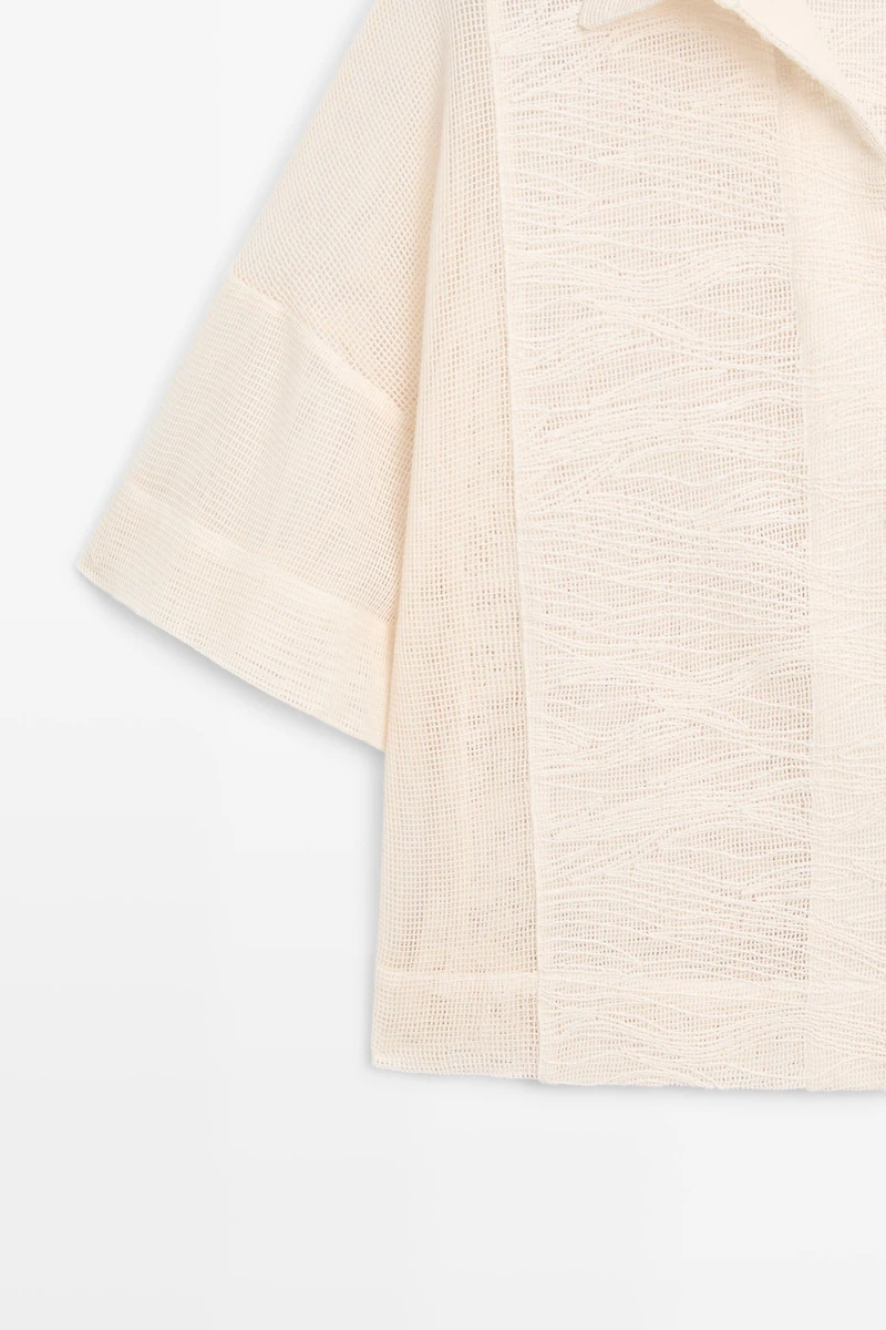 100% cotton polo shirt with embroidered detail