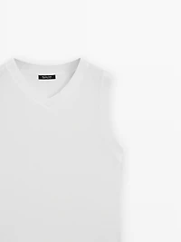 100% cotton V-neck T-shirt
