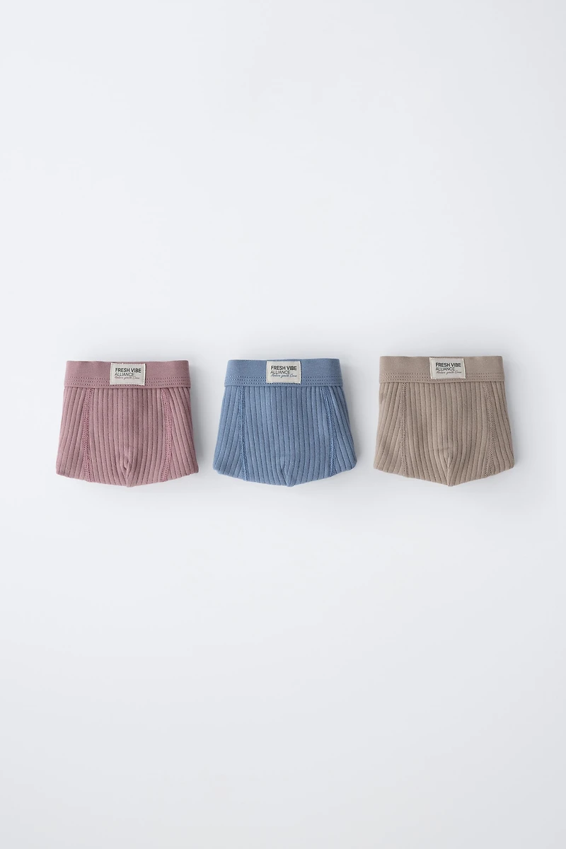 AGES 6- / THREE-PACK OF RIBBED BOXERS WITH LABEL