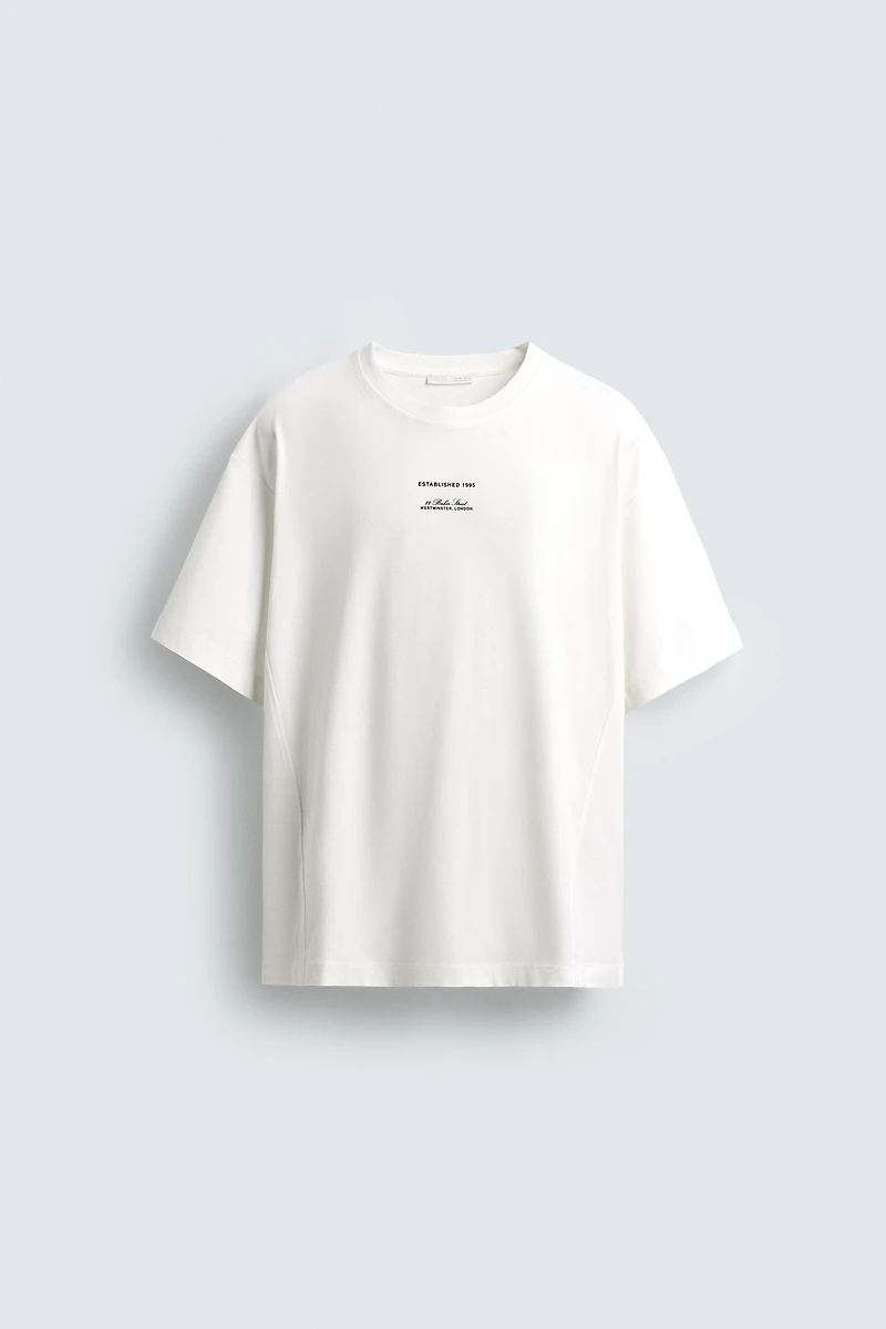 T-SHIRT ÉTIQUETTES CONTRASTE