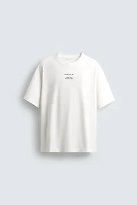T-SHIRT ÉTIQUETTES CONTRASTE